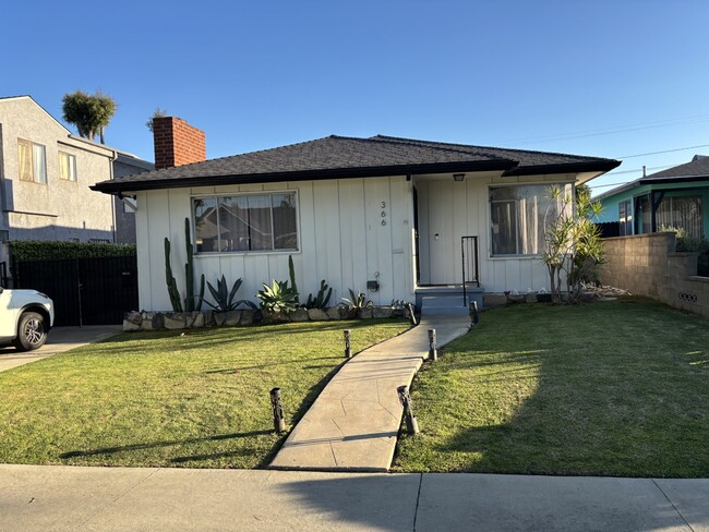 366 1/2 E Hillsdale St, Unit 366 and a half