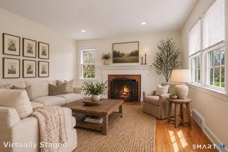 32 Crescent Dr in Easton, CT - Building Photo - Building Photo