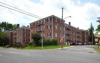 Patricia Apartments in Larchmont, NY - Foto de edificio - Building Photo