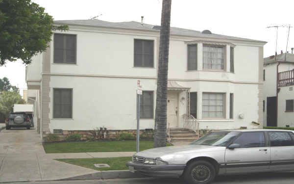 428 N Sierra Bonita Ave in Los Angeles, CA - Foto de edificio - Building Photo