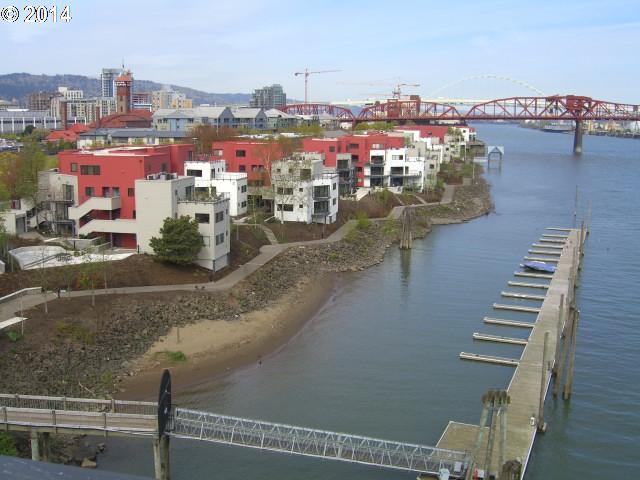 620 NW Naito Pkwy in Portland, OR - Building Photo
