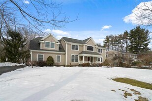 484 Rosedale Ave in White Plains, NY - Building Photo