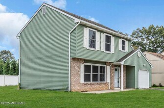 101 Bristlecone Dr in Howell, NJ - Building Photo - Building Photo