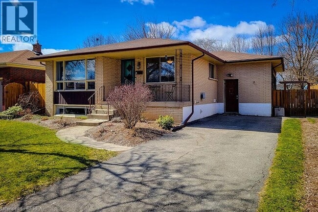 25 Buckingham St in Brantford, ON - Building Photo - Building Photo