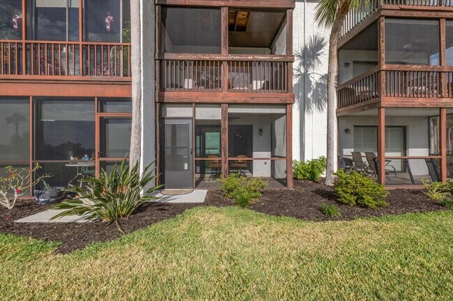 1610 Stickney Point Rd in Sarasota, FL - Building Photo - Building Photo