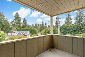 12520 Roosevelt Way NE in Seattle, WA - Foto de edificio - Building Photo