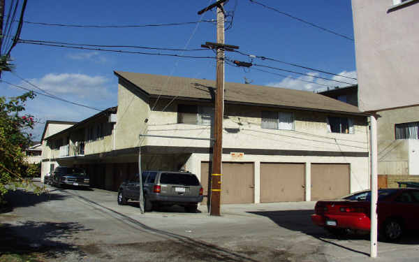 3900 E 11th St in Long Beach, CA - Building Photo - Building Photo