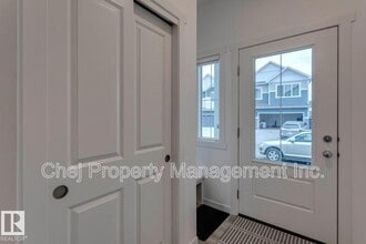 905 172 St SW in Edmonton, AB - Building Photo - Building Photo