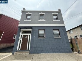 456 Broad St in Carlstadt, NJ - Building Photo