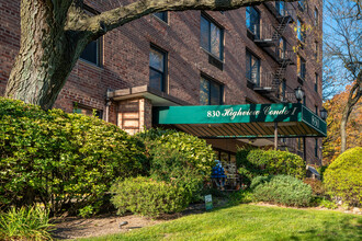 Highview Condominium in Staten Island, NY - Building Photo - Building Photo