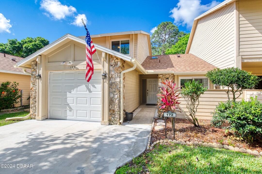 172 Surf Scooter Dr in Daytona Beach, FL - Building Photo