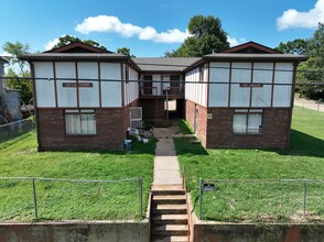 818 Kinzer St in Poplar Bluff, MO - Building Photo - Building Photo