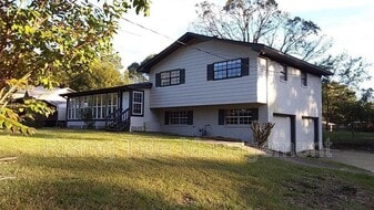 1008 Normandale Cir in Bessemer, AL - Building Photo