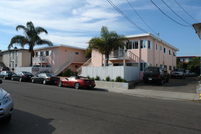 6576 Sabado Tarde Rd in Goleta, CA - Foto de edificio - Building Photo