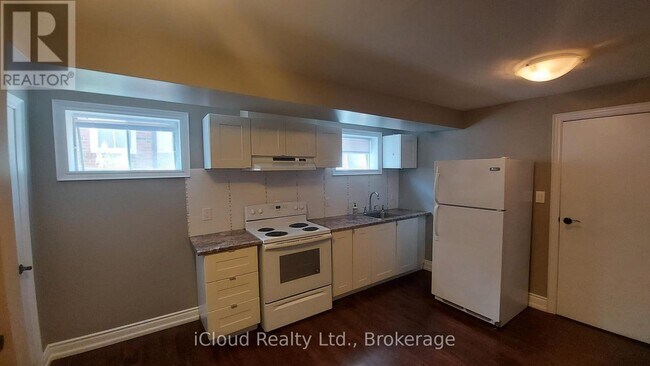 24 Histon Crescent in Brampton, ON - Building Photo - Building Photo