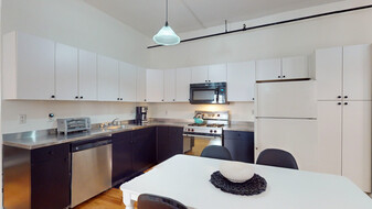 13 Stanhope St, Unit 2B Apartamentos