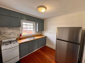 160 Delafield Ave in Lyndhurst, NJ - Building Photo - Building Photo
