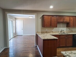 5011 W 11th St in Irving, TX - Building Photo - Building Photo
