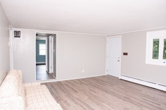 1024 W Trindle Rd, Unit #1 in Mechanicsburg, PA - Foto de edificio - Building Photo