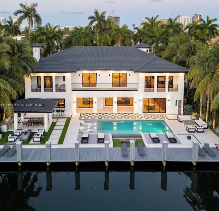 131 Royal Palm Dr in Fort Lauderdale, FL - Foto de edificio