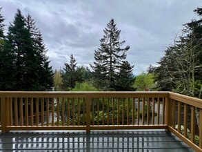 304 Cervantes Cir in Lake Oswego, OR - Building Photo - Building Photo