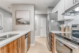 Windsor Arms in Edmonton, AB - Building Photo
