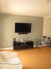 2340 Caringa Way in Carlsbad, CA - Building Photo - Building Photo