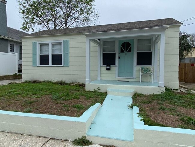 property at 215 N Oleander Ave