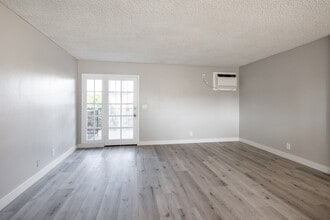 Fountain Creek Apartments in Long Beach, CA - Foto de edificio - Interior Photo