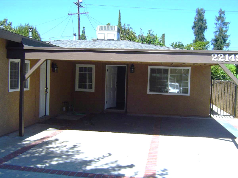 22149 Wyandotte St in Los Angeles, CA - Building Photo