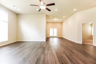 325 Clover Cir in Springville, AL - Foto de edificio - Building Photo