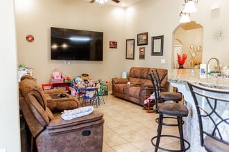 415 Starling Creek Loop in Laredo, TX - Building Photo - Building Photo