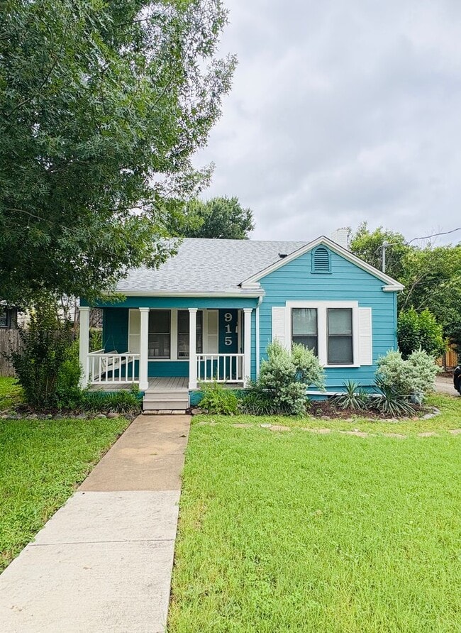 property at 915 W 29th St