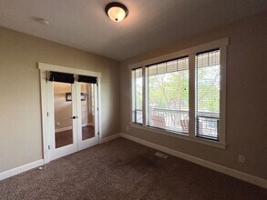 17681 SW Cody Ln in Beaverton, OR - Foto de edificio - Building Photo