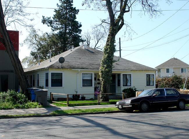 106 Sebastopol Ave in Santa Rosa, CA - Building Photo - Building Photo