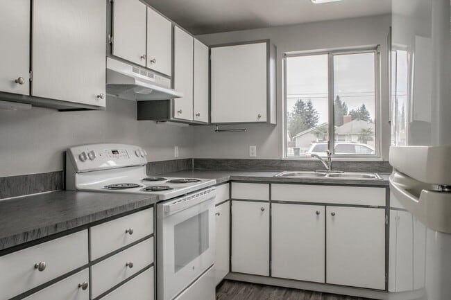 7019 Armar Rd in Marysville, WA - Building Photo - Building Photo