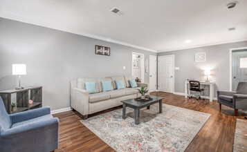 748 N Walnut Bend Rd in Memphis, TN - Building Photo - Building Photo