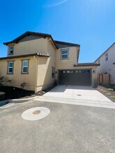2451 Lake Club Dr in Fairfield, CA - Building Photo - Building Photo