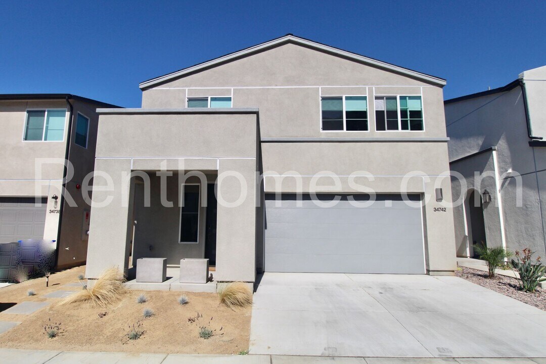 34742 Criollo Wy in Fallbrook, CA - Building Photo