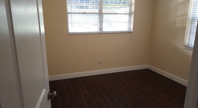 3161 McDonald St in Miami, FL - Building Photo - Building Photo