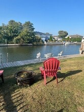 15 Lyndale Ct in Shirley, NY - Building Photo - Building Photo