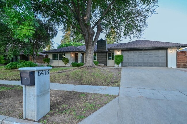 8418 N Del Mar Ave