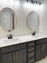 381 S Benchmark Ln in Fayetteville, AR - Building Photo - Building Photo