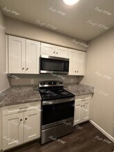 6453 Hallet St in Shawnee, KS - Building Photo - Building Photo