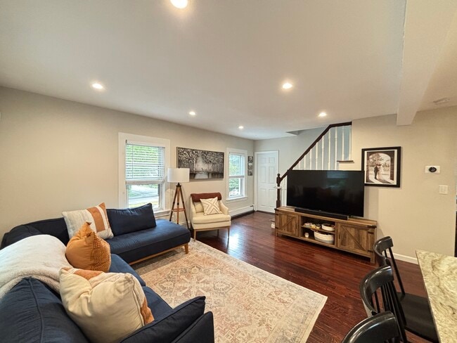 218 Hartford St, Unit B