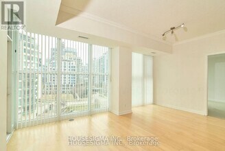 2067-2067 Lake Shore Blvd W in Toronto, ON - Building Photo - Building Photo