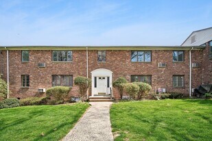 69B Troy Dr in Springfield, NJ - Building Photo