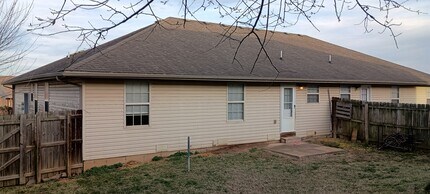1011 N 25th St in Ozark, MO - Building Photo - Building Photo