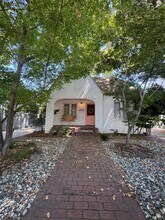 2565 Freeport Blvd in Sacramento, CA - Building Photo - Building Photo