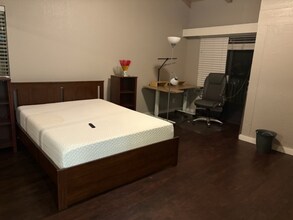 21372 Brookhurst St in Huntington Beach, CA - Building Photo - Building Photo